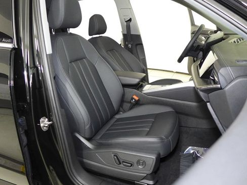 Used 2025 Audi Q5 Premium w/ Convenience Package AWD/4WD image 19