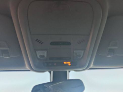 Used 2018 Chevrolet Equinox LT image 32