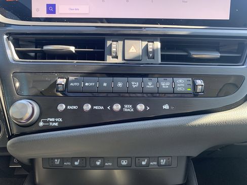 Used 2025 Lexus ES 350 Ultra Luxury image 29