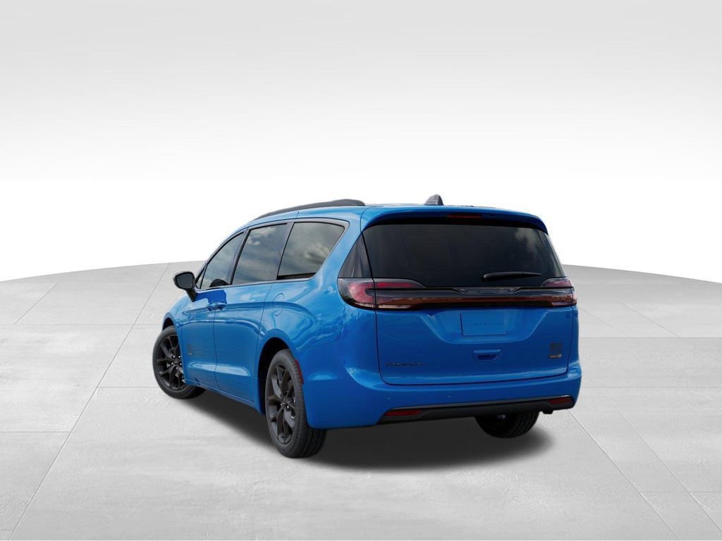 New 2027 Chrysler Pacifica Select FWD image 3