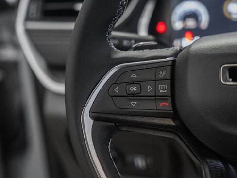 New 2025 Jeep Grand Cherokee Altitude image 29