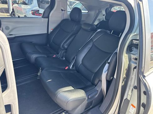 Used 2023 Toyota Sienna LE FWD image 11