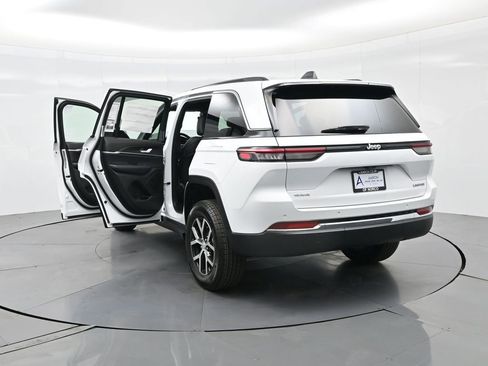 New 2025 Jeep Grand Cherokee Limited image 40