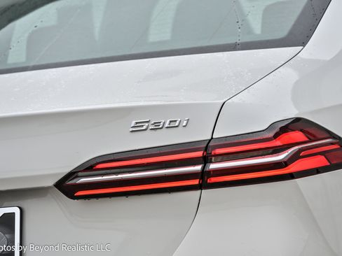 Used 2024 BMW 530i xDrive w/ Convenience Package image 16