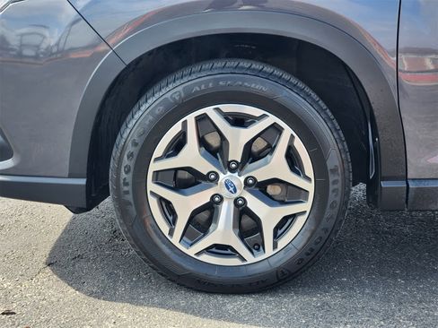 Used 2023 Subaru Forester Premium image 9