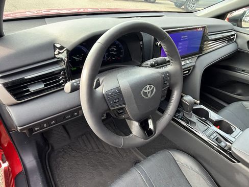 Used 2025 Toyota Camry XSE image 10