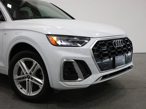 Certified 2024 Audi Q5 e Premium w/ Convenience Package AWD/4WD image 3