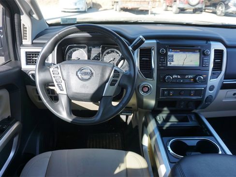 Used 2017 Nissan Titan SV image 6