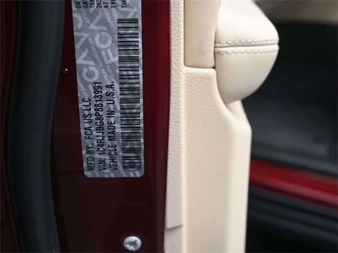 Used 2023 Jeep Grand Cherokee L Limited w/ Luxury Tech Group II image 18