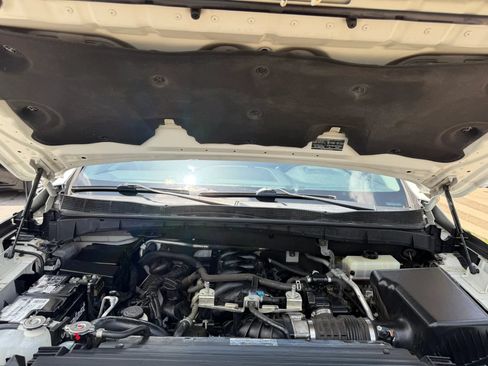 Used 2017 Nissan Titan SV RWD image 21