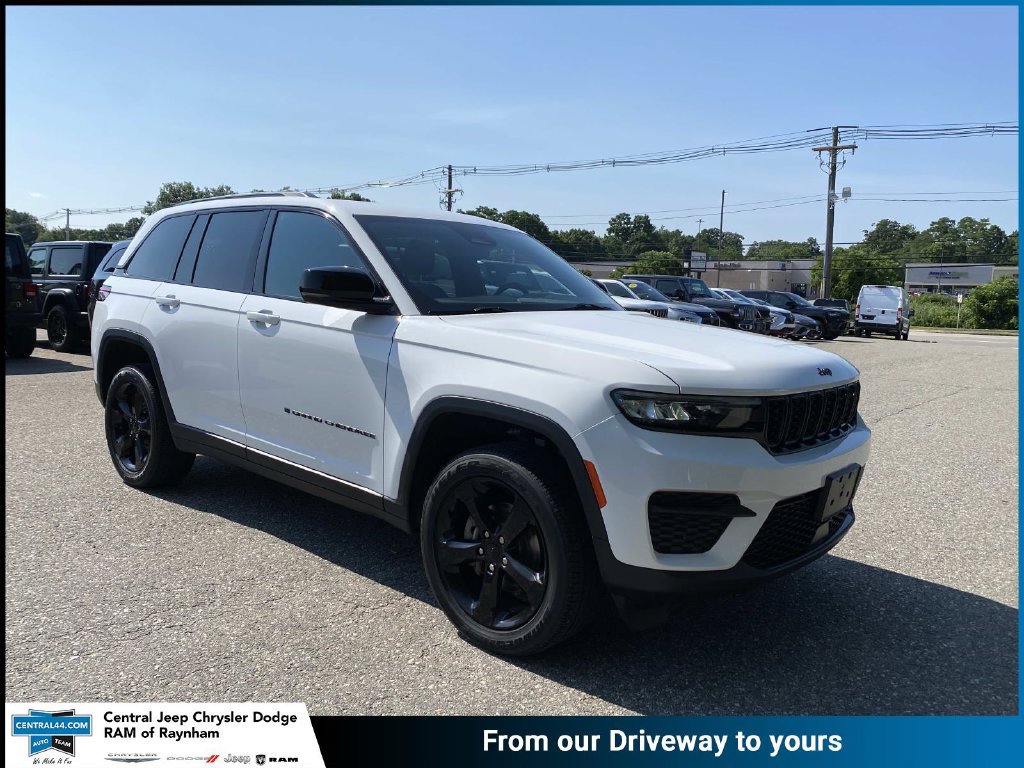 Used 2023 Jeep Grand Cherokee Altitude AWD/4WD image 1