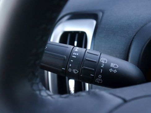 Used 2025 Ford Expedition Active image 29