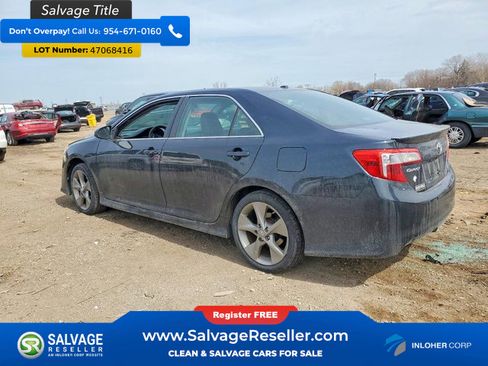 Used 2014 Toyota Camry SE FWD image 3