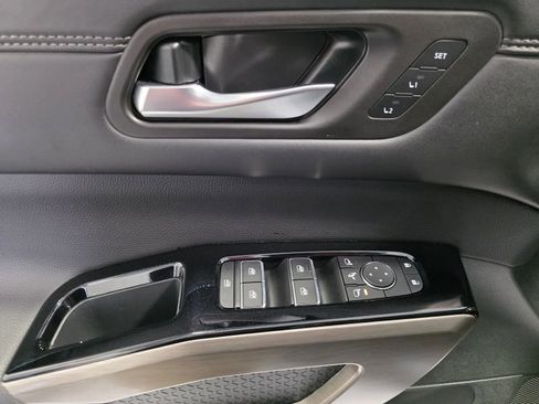 Used 2024 Nissan Pathfinder Platinum w/ Lighting Package (N92) image 33