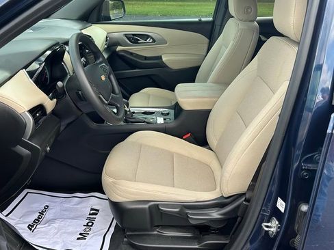 Used 2022 Chevrolet Traverse LS image 24