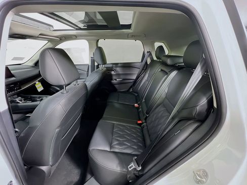 New 2025 Nissan Rogue Platinum w/ Platinum Premium Package image 23