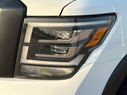Used 2023 Nissan Titan PRO-4X w/ Pro-4x Convenience Package AWD/4WD image 4
