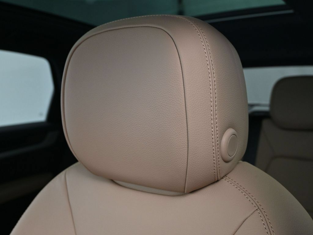 Certified 2026 Porsche Cayenne AWD/4WD image 19