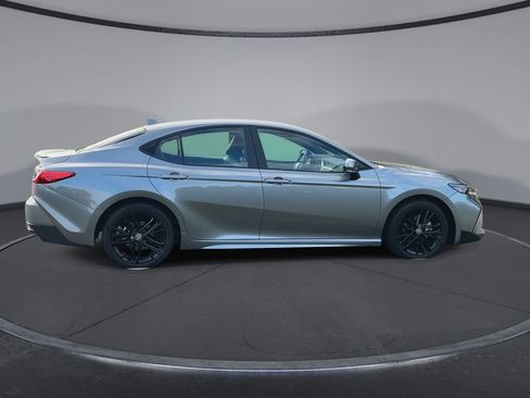 Used 2026 Toyota Camry SE FWD image 9