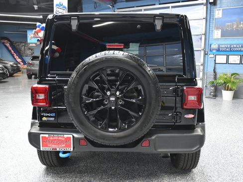 Used 2024 Jeep Wrangler Unlimited Sahara w/ Technology Group image 6