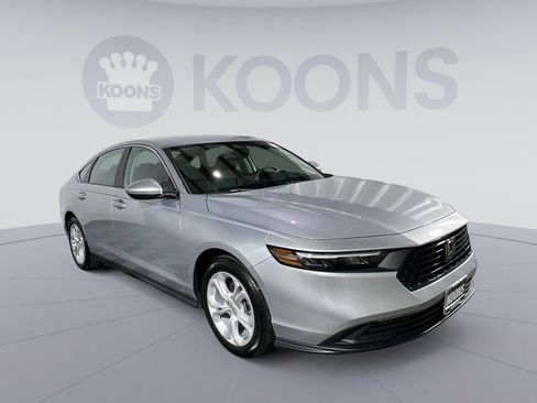 Used 2025 Honda Accord LX image 10
