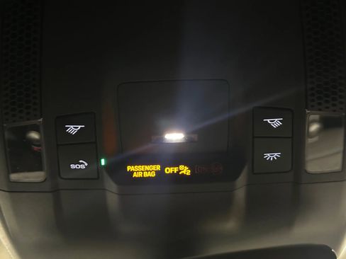 Used 2021 Porsche Taycan image 39