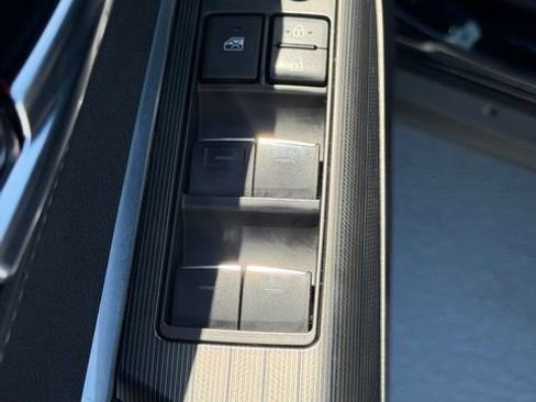 Certified 2023 Toyota Venza XLE AWD/4WD image 23