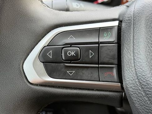 Used 2024 Jeep Compass Latitude AWD/4WD image 17