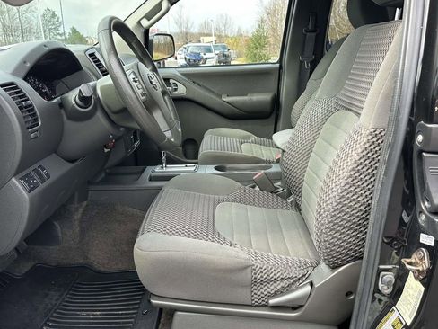 Used 2014 Nissan Frontier SV image 4