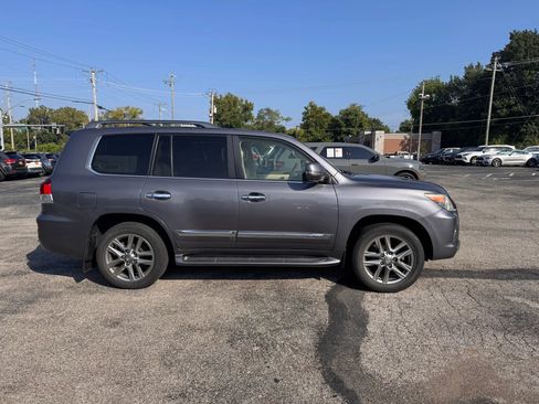 Used 2013 Lexus LX 570 4WD w/ Luxury Pkg image 6