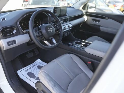 Used 2023 Honda Pilot Touring image 8