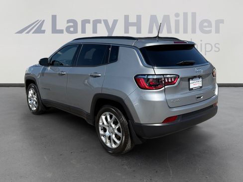 Used 2024 Jeep Compass Latitude AWD/4WD image 3