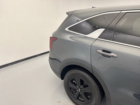 Used 2025 Kia Sorento LX FWD image 21