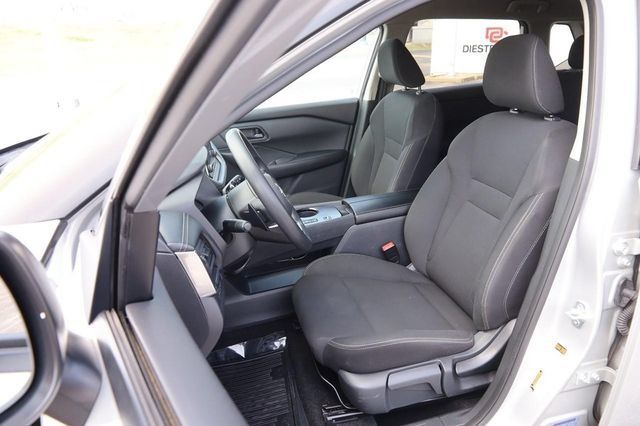 Used 2024 Nissan Rogue S FWD image 8