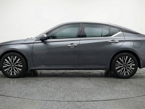 Used 2025 Nissan Altima 2.5 SV image 5