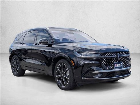 Used 2025 Lincoln Nautilus Reserve AWD/4WD image 3