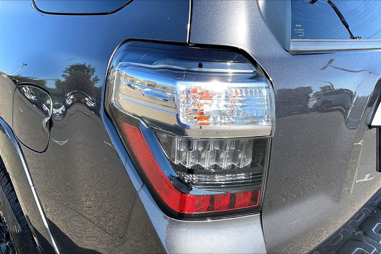 Used 2018 Toyota 4Runner TRD Off-Road w/ Convenience Package AWD/4WD image 28