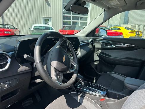 Used 2024 Chevrolet TrailBlazer LT w/ LT Cold Weather Package FWD image 17