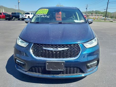 Used 2023 Chrysler Pacifica Limited FWD image 4