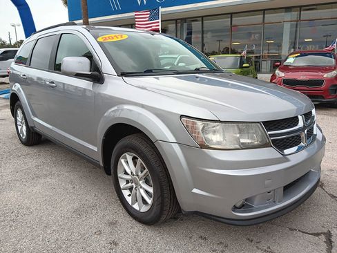 Used 2017 Dodge Journey SXT w/ Comfort/Convenience Group image 9