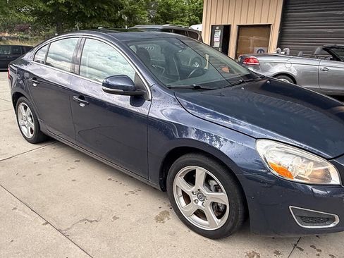 Used 2012 Volvo S60 T5 w/ Climate Pkg FWD image 17
