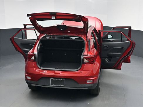 Used 2024 Hyundai Venue Limited image 26