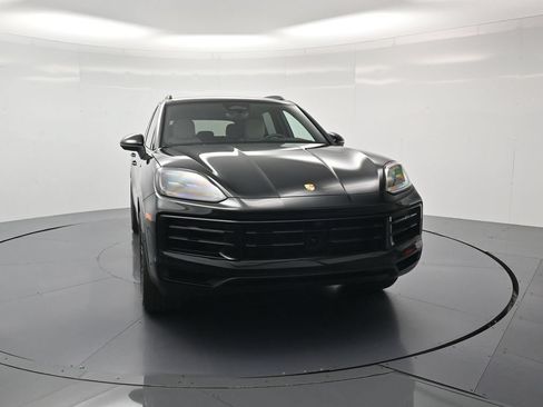 Certified 2026 Porsche Cayenne AWD/4WD image 43