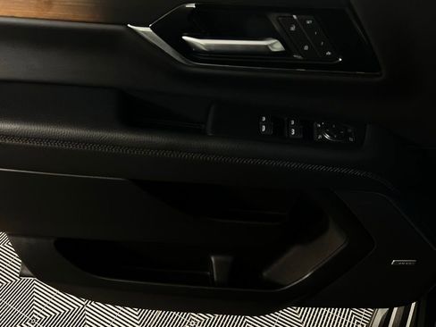 Used 2025 GMC Yukon XL Denali image 25