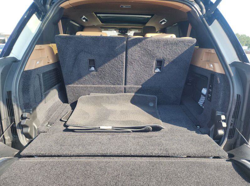 Used 2023 Land Rover Range Rover Long Wheelbase SE AWD/4WD image 10