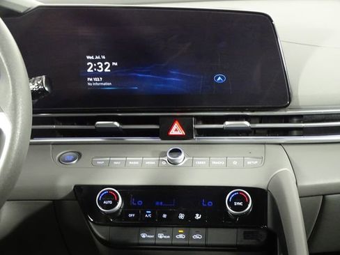 Used 2024 Hyundai Elantra SEL image 29