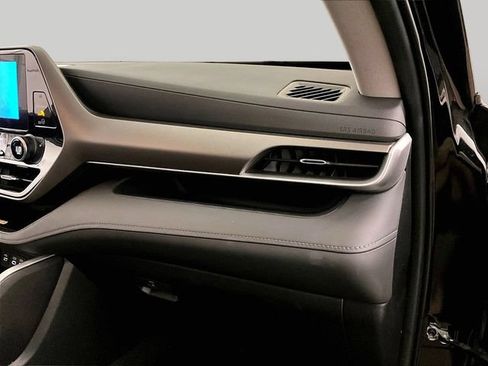 Used 2023 Toyota Highlander XLE AWD/4WD image 15