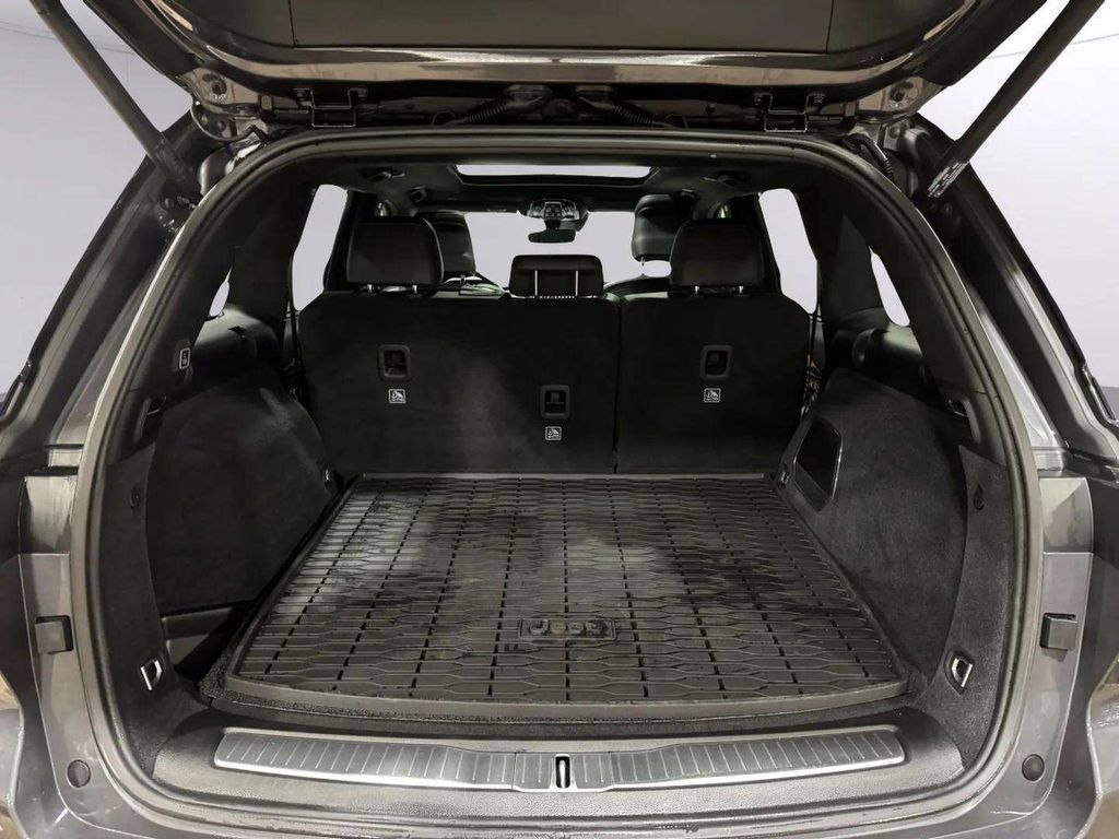 Used 2024 Jeep Grand Cherokee Summit AWD/4WD image 26
