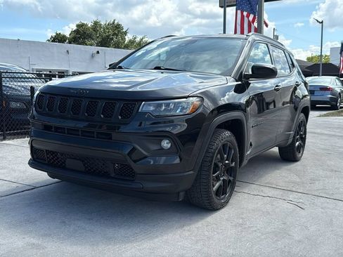Used 2023 Jeep Compass Latitude AWD/4WD image 9
