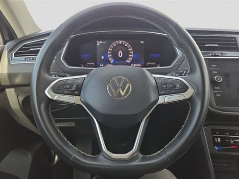 Used 2022 Volkswagen Tiguan SE image 17